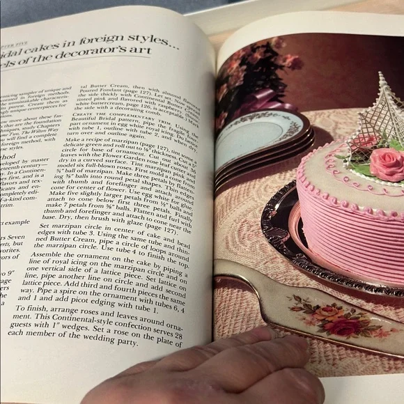 Vintage Beautiful Bridal Cakes The Wilton Way 1985 Cookbook Recipes Wedding - Picture 7 of 9